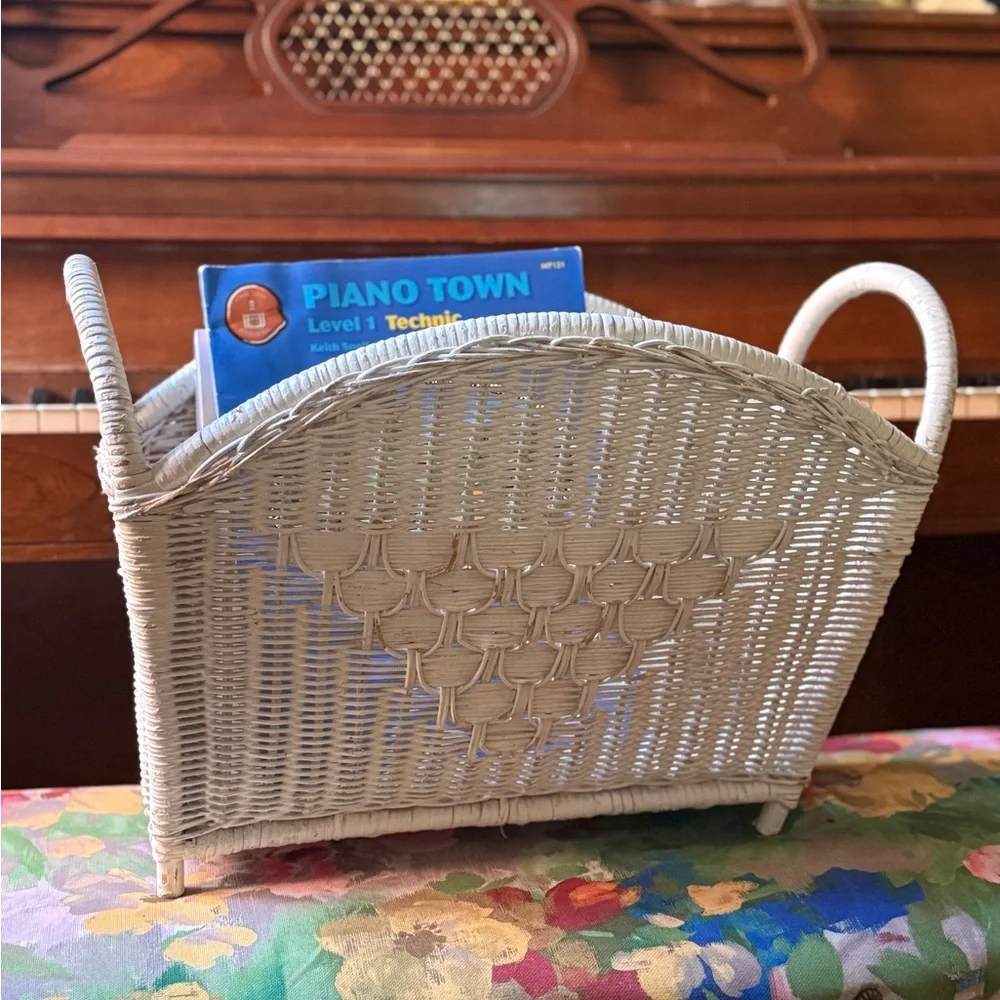 Cottagecore Vintage Wicker Magazine Rack